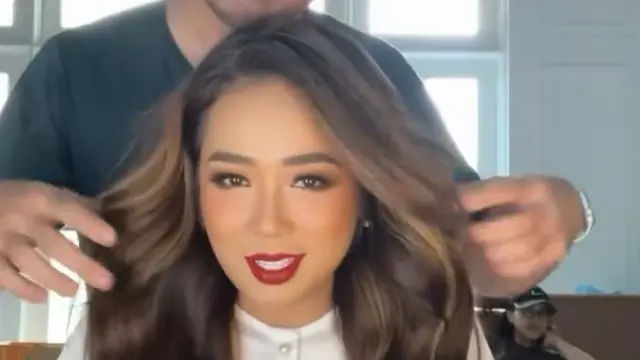 5 Potret Soimah Tampil Anggun dengan Gaun Putih dan Rambut Panjang, Banjir Kekaguman (credit: instagram.com/showimah/dhirmanputra)