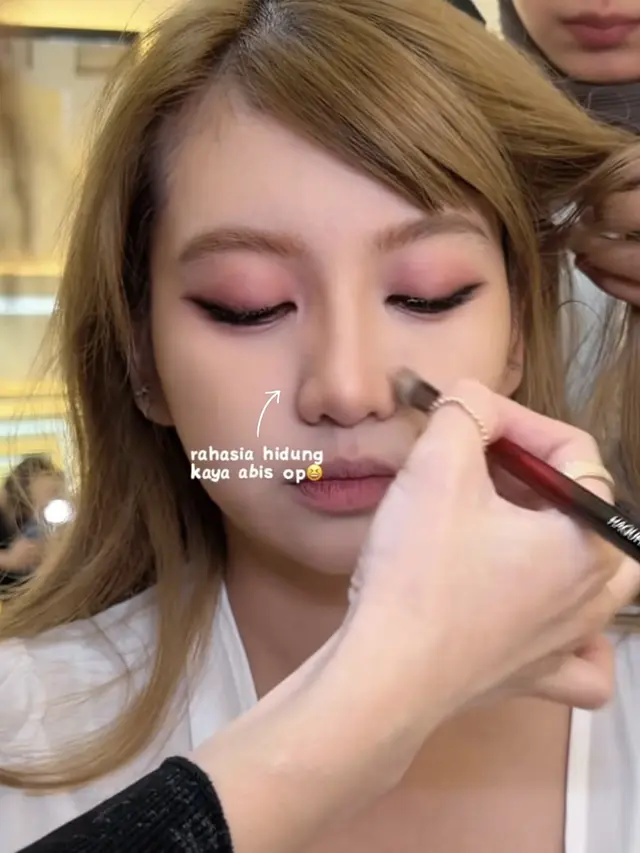 Makeup Ala Ghea Indrawari Viral pada bagian wajah. [fauziaahanum]