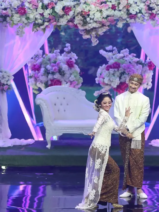 Dewi Perssik dan Angga Wijaya