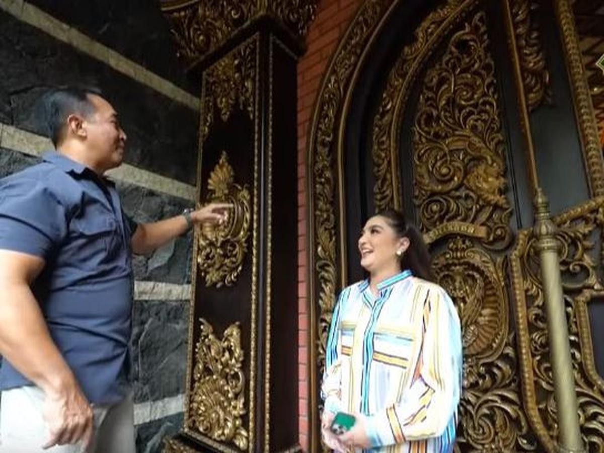 Mendesain Ukiran Pintu Sendiri