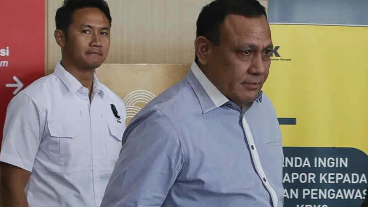 "Menyatakan sah penetapan tersangka kepada pemohon berdasarkan surat ketetapan S.6/25/XI/S3./Ditreskrrimsus/22 November 2023 atas nama tersangka Drs. Firli Bahuri MSI," tegas Putu<br>