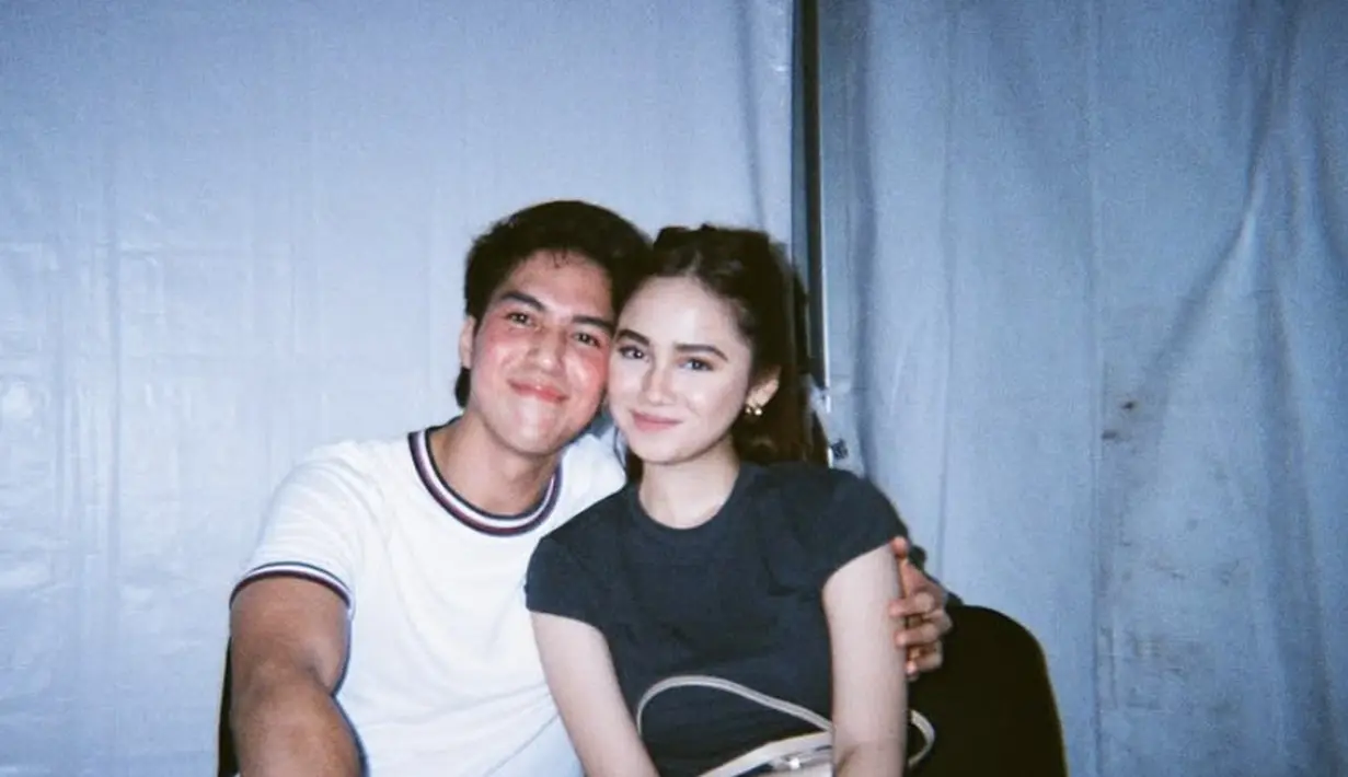 Gaya santai keduanya juga begitu memikat.  [Foto: Instagram/ Syifa Hadju]