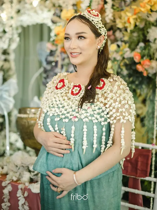 Detail Makeup Zaskia Gotik