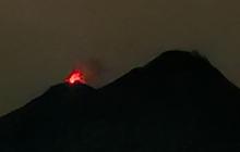 Fenomena Sinar Api 25 Meter di Puncak Kawah Gunung Karangetang, Warga Diimbau Waspada