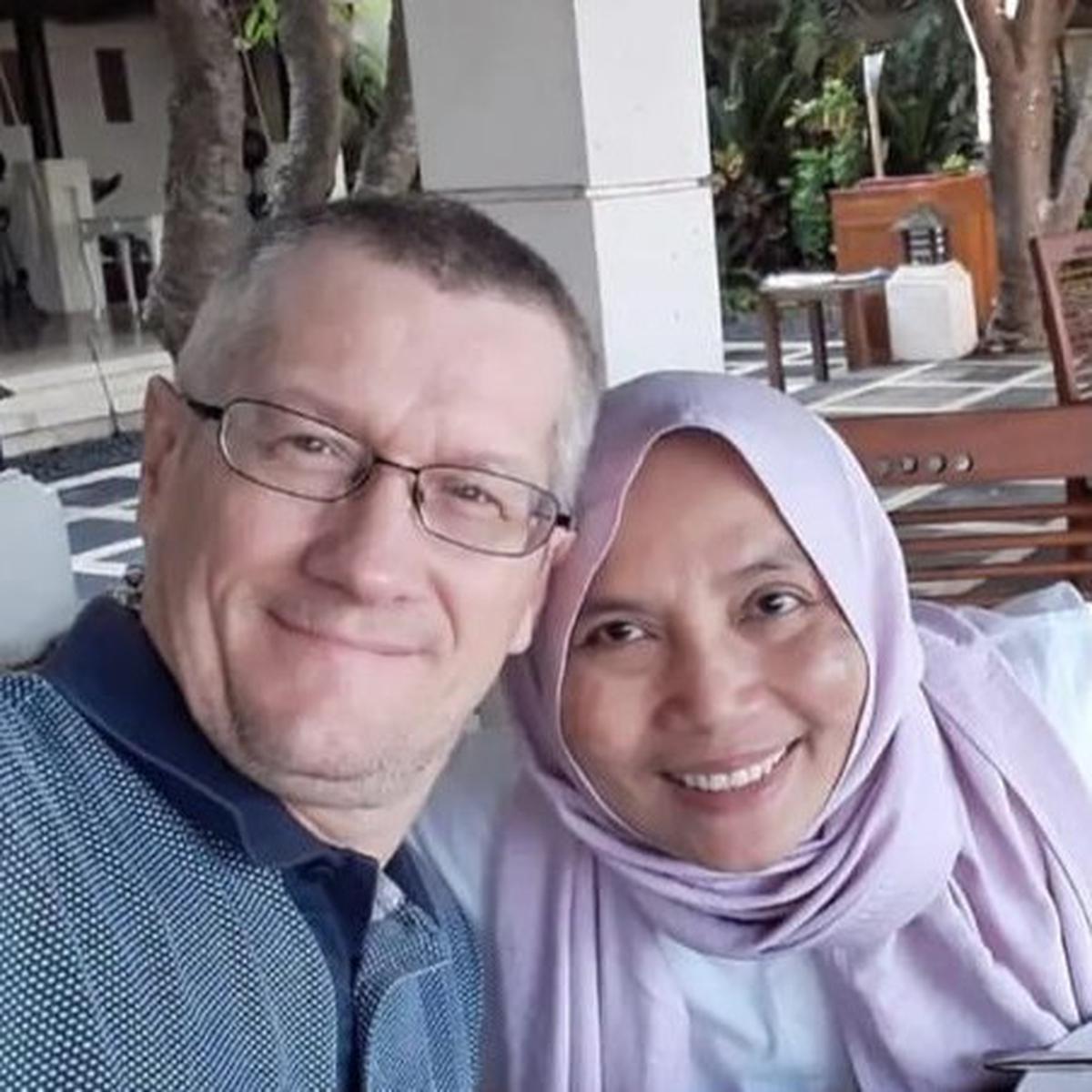 Foto-foto Kenangan Manis Mendiang Siti Purwanti Ibu Maxime Bouttier dan Suami