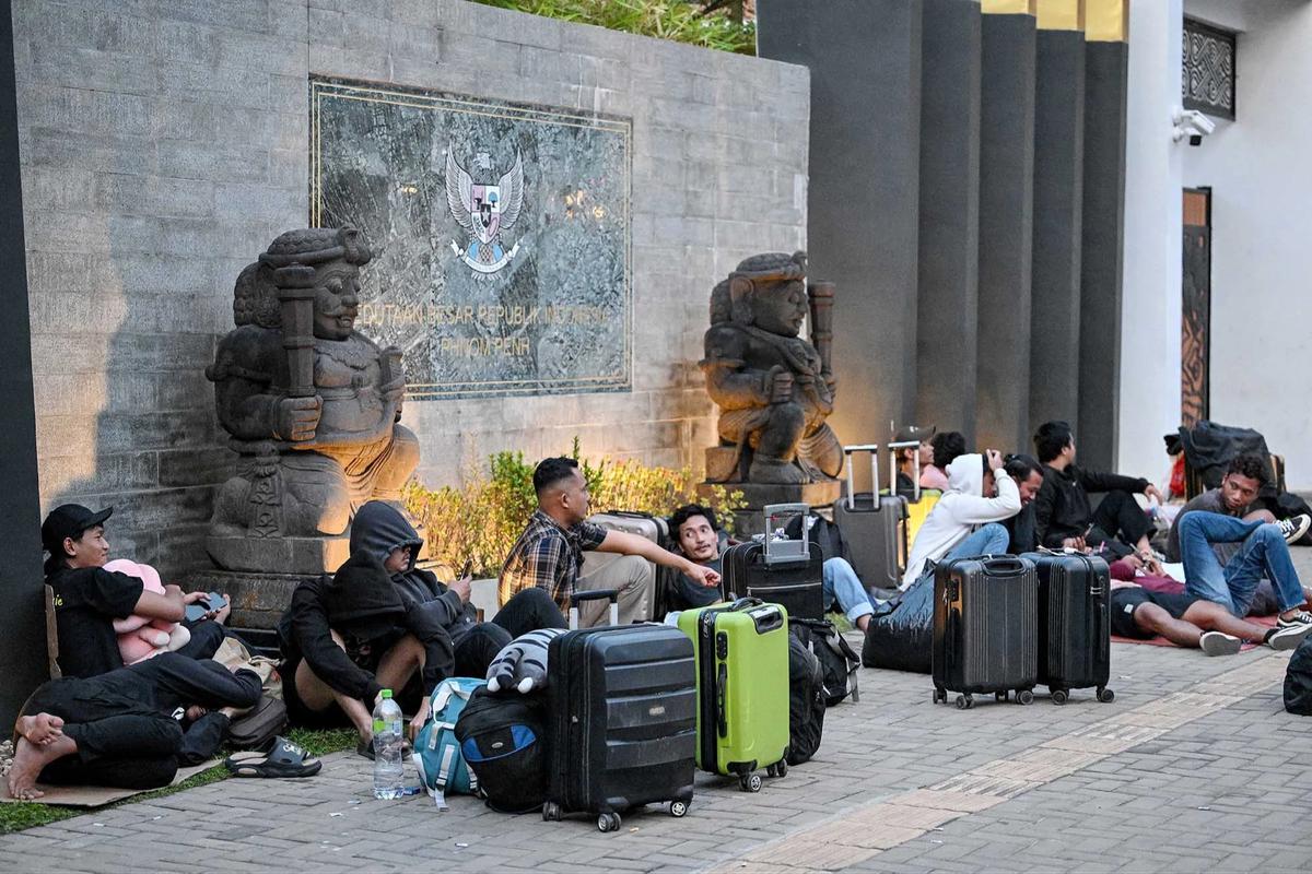 FOTO: KBRI Phnom Penh Dibanjiri WNI Keluar dari Jaringan Penipuan Daring