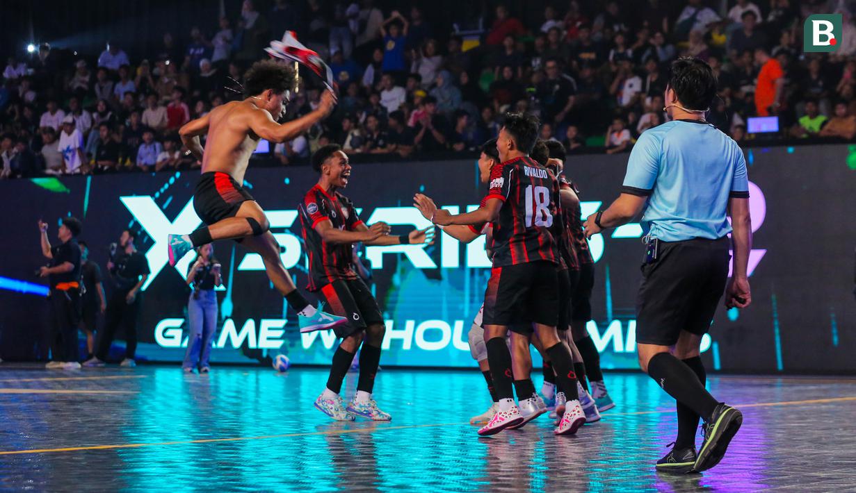 Pemain Grim Reaper merayakan kemenangan timnya atas Nova Titans dalam laga final Futsal X Series 2 di GOR UNJ, Rawamangun, Jakarta, Minggu (18/01/2026). (Bola.com/Bagaskara Lazuardi)