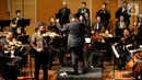 Pebiola muda Giovani Biga saat konser klasik Love, God, and My Home dipersembahkan Jakarta Concert Orchestra (JCO) tampil di Usmar Ismail Hall, Jakarta, Miggu (6/10/2019). Orkestra dengan konduktor Avip Priatna membawakan repertoar lintas zaman dan lintas gaya. (Liputan6.com/Fery Pradolo)