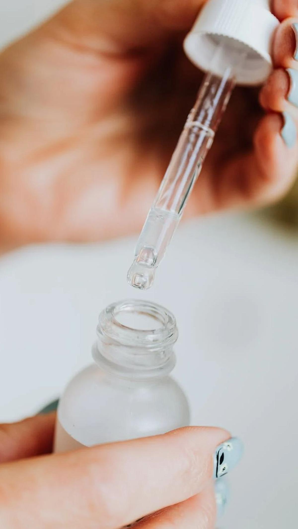 2. Hyaluronic Acid: Aman dan Efektif untuk Kulit Kering