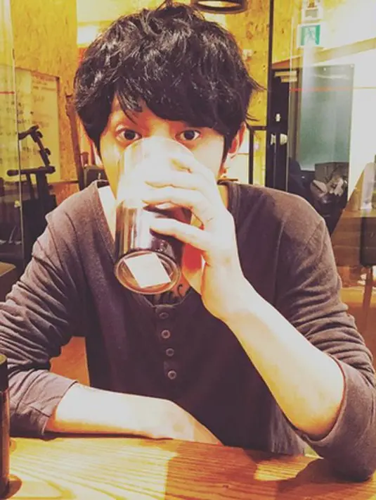 Berita lain menyebutkan bahwa saat ini Jung Joon Young sedang berada di Paris. Bukan untuk menenangkan atau mengasingkan diri, melainkan sedang menyelesaikan proyek musiknya. (Instagram/sun4finger)