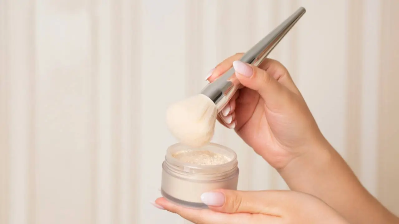 Bye Makeup Cakey, Ini Setting Powder Viral yang Bikin Tampilan Makin Flawless