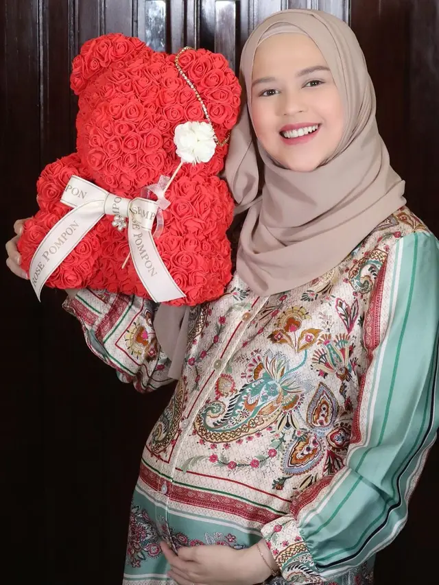 7 Momen Ulang Tahun Cut Meyriska Ke-27, Dapat Banjir Hadiah