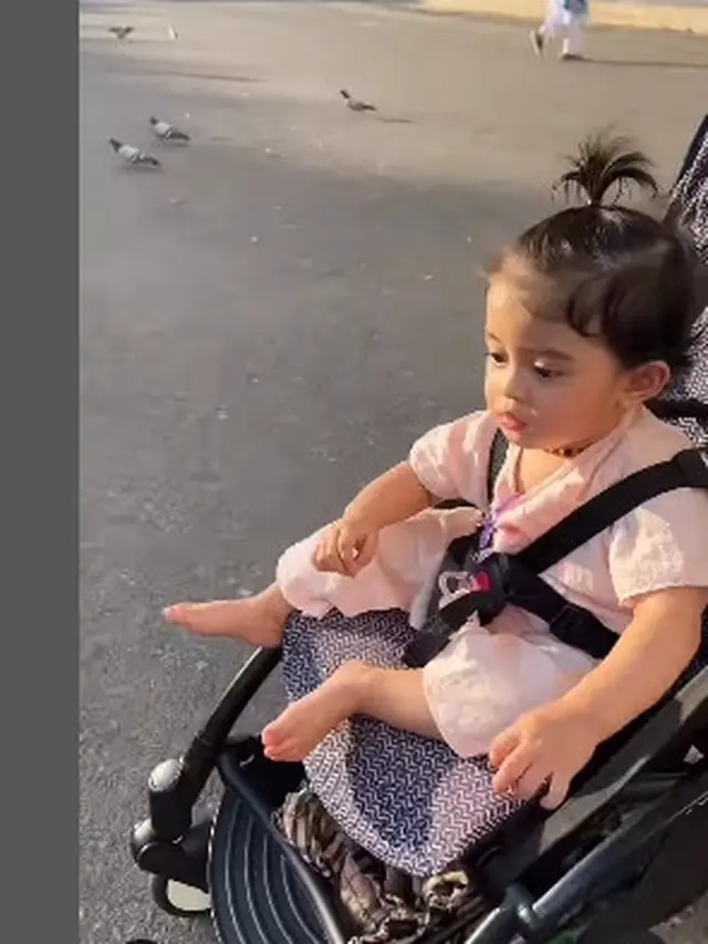 Baby Guzel ikut Margin Wieheerm dan Ali Syakieb ke Madinah, Arab Saudi (Foto: Instagram guzelimalisyakieb)