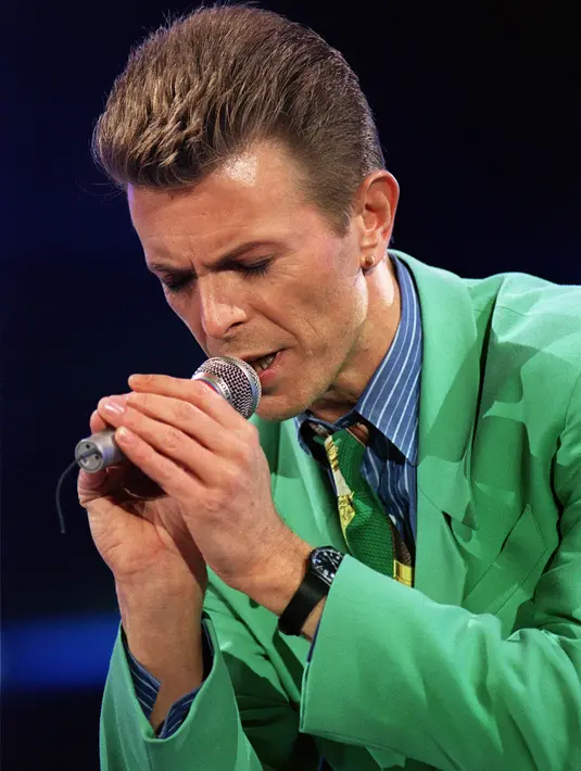 Musisi asal Inggris ini dikabarkan meninggal dunia akibat penyakit kanker yang dideritanya. Rupanya ia telah berperang melawan penyakit mematikan ini selama 18 bulan terakhir hingga akhirnya meninggal dunia. (AFP/Bintang.com)