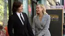 <p>Aktor Norman Reedus (kiri) ditemani pasangannya aktris Diane Kruger dalam upacara pemberian bintang di Hollywood Walk of Fame, Los Angeles, Amerika Serikat, 27 September 2022. Bergabung dengan aktor berusia 53 tahun yang sangat tertutup itu adalah pasangan lamanya, Diane Kruger (46). (AP Photo/Chris Pizzello)</p>
