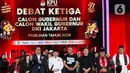 Tiga calon gubernur dan calon wakil gubernur, Ridwan Kamil-Suswono, Dharma Pongrekun-Kun Wardana, dan Pramono Anung-Rano Karno berfoto bersama usai mengikuti debat ketiga Pemilihan Kepala Daerah Jakarta 2024 di Golden Ballroom Hotel Sultan Jakarta, Minggu (17/11/2024). (Liputan6.com/Herman Zakharia)