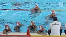 Pemain Polo Air Putri Indonesia menerima arahan dari pelatih saat melawan Hong Kong pada laga penyisihan grup A Asian Games 2018, Jakarta, Jumat (17/8). Indonesia unggul tipis 9-8. (Liputan6.com/Helmi Fithriansyah)