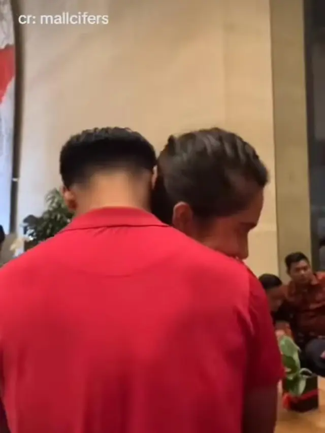 Potret Azizah Salsha Salting Dicium dan Dipeluk Pratama Arhan