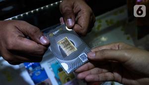 Lonjakan harga emas membuat transaksi di Galeri 24 melonjak tajam. (Liputan6.com/Herman Zakharia)
