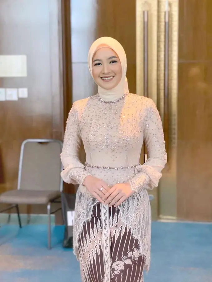 6 Pesona Seleb Kenakan Kebaya Nude yang Menginspirasi, dari Aaliyah Massaid, Fuji An, hingga Anya Geraldine