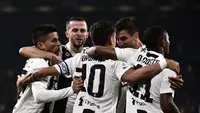 Para pemain Juventus merayakan gol yang dicetak Paulo Dybala ke gawang Cagliari. (AFP/Marco Bertorello)