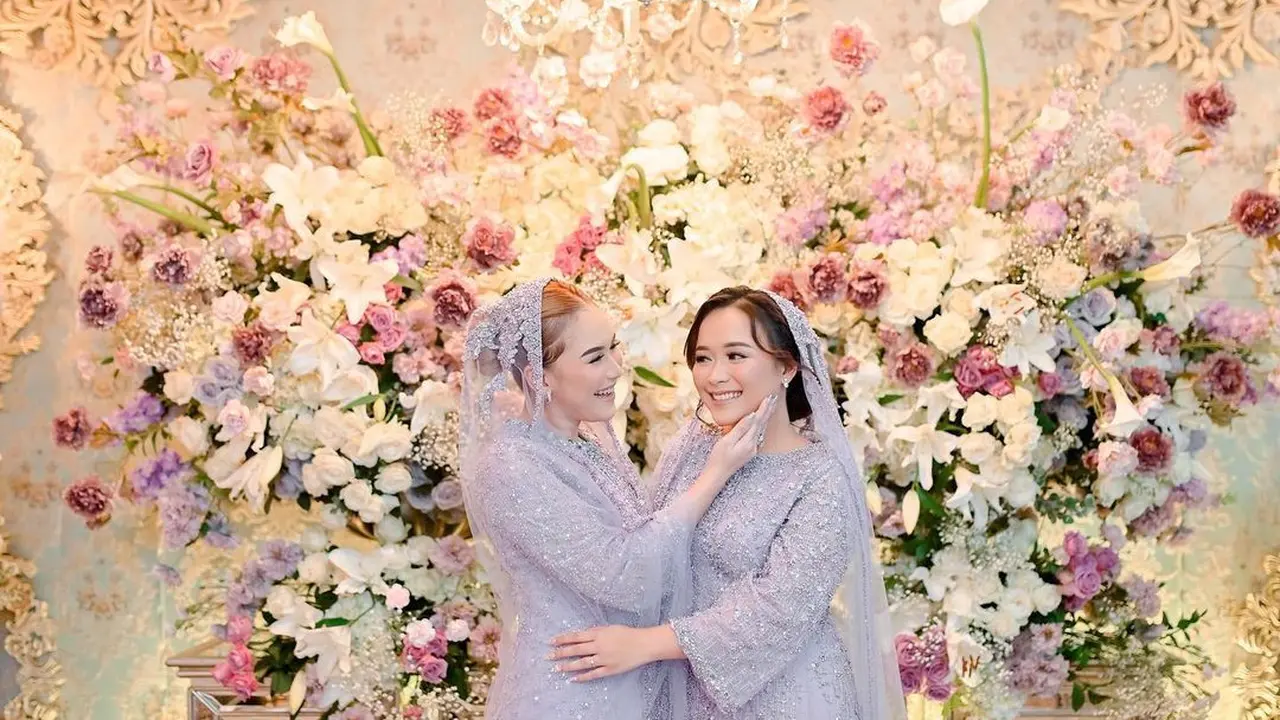 6 Gaya Ayu Ting Ting Pakai Busana Rancangan Ayung berinda hingga Hari Pertunangannya