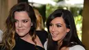 Usai berminggu-minggu keluarga Kardashian bungkam, Kim pun buka suara soal Khloe Kardashian yan diselingkuhi saat hamil. (Huffington Post)