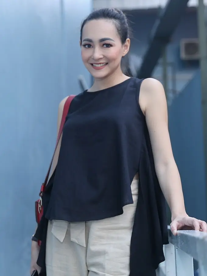 [Bintang] Dewi Rezer