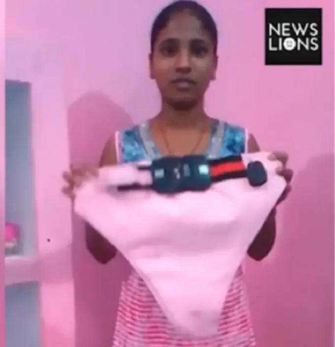 Celana dalam ini adalah buatan gadis remaja India, Seenu Kumari. Dia menciptakan celana dalam anti perkosaan untuk kaum hawa. (Live News Hindi)