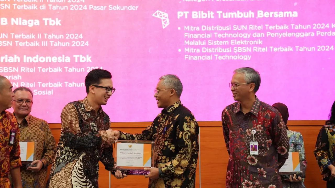 Bibit mendapatkan penghargaan dari Kementerian Keuangan (Kemenkeu) sebagai Mitra Distribusi Surat Berharga Negara (SBN) kategori fintech. (Dok Bibit)