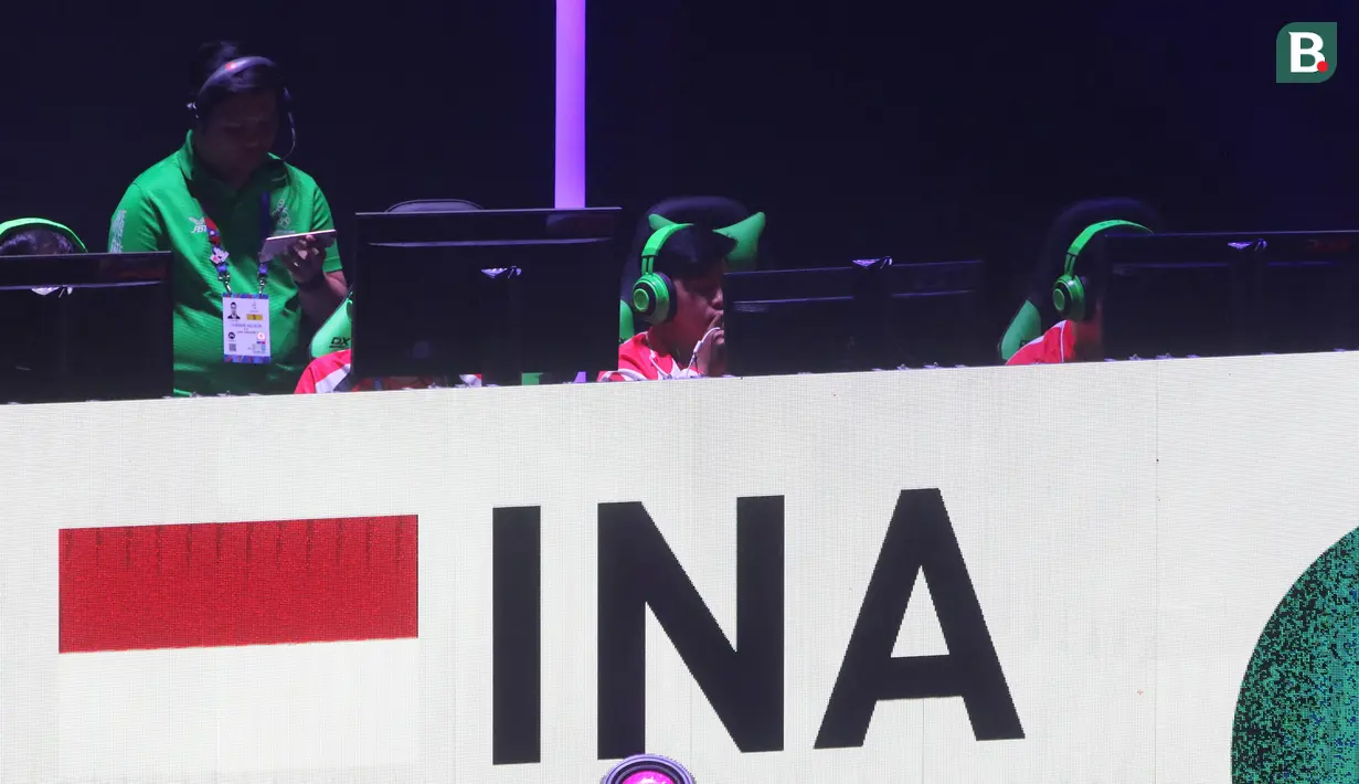 Timnas e-sport Indonesia saat melawan Filipina pada laga final Mobile Legends SEA Games 2019 di Filoil Flying V Center, Manila, Minggu (8/12). Indonesia kalah 2-3 dari Filipina. (Bola.com/M Iqbal Ichsan)