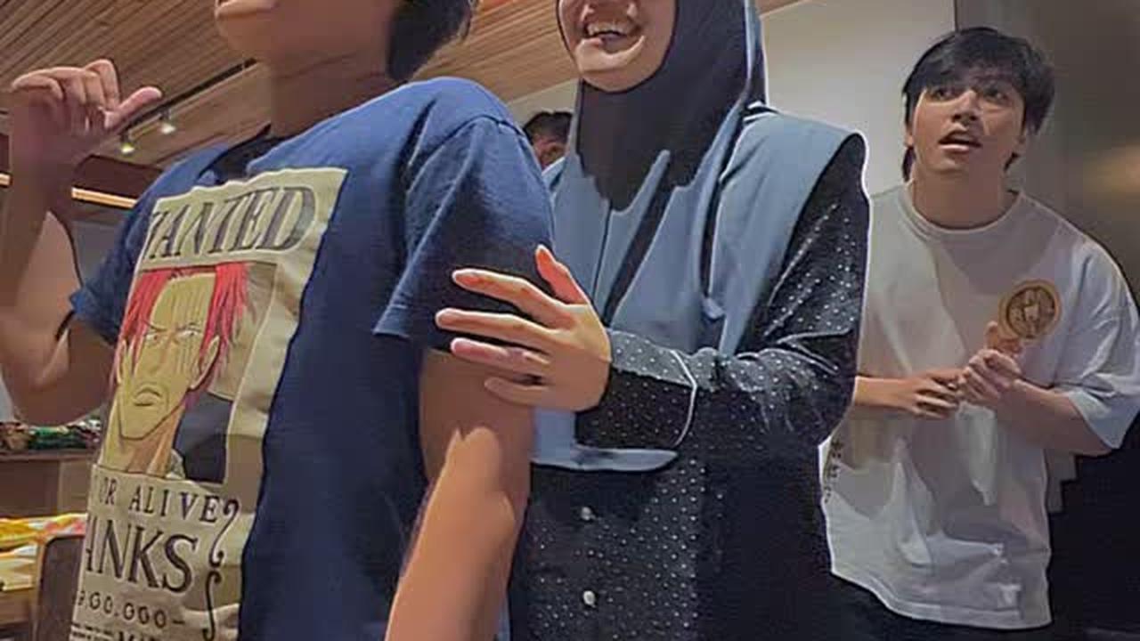 7 Potret Jeffry Reksa Bareng Keluarga Putri Delina, Sudah Akrab - Perlihatkan Kedekatan dengan Mahalini Juga