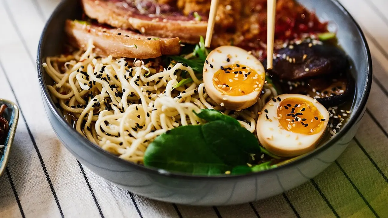 Bosan Ramen Instan? 6 Resep Ramen Jepang Ini Bisa Kamu Buat di Rumah!