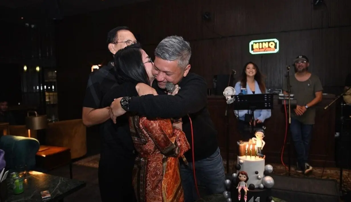 Di momen perayaan ulang tahun Gading Marten, mantan suami Gisella Anastasia itu terlihat sangat bahagia