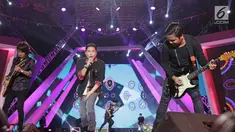 Penampilan band Armada saat Konser Gempita 2018 di Pantai karnaval Ancol, Jakarta, Minggu (31/12). Sederet penyanyi serta band kenamaan tanah air meramaikan Konser Gempita 2018. (Liputan6.com/Herman Zakharia)