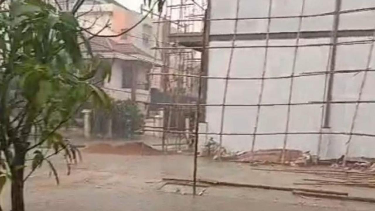 Tangis Langit di Tengah Kabut Asap Pontianak