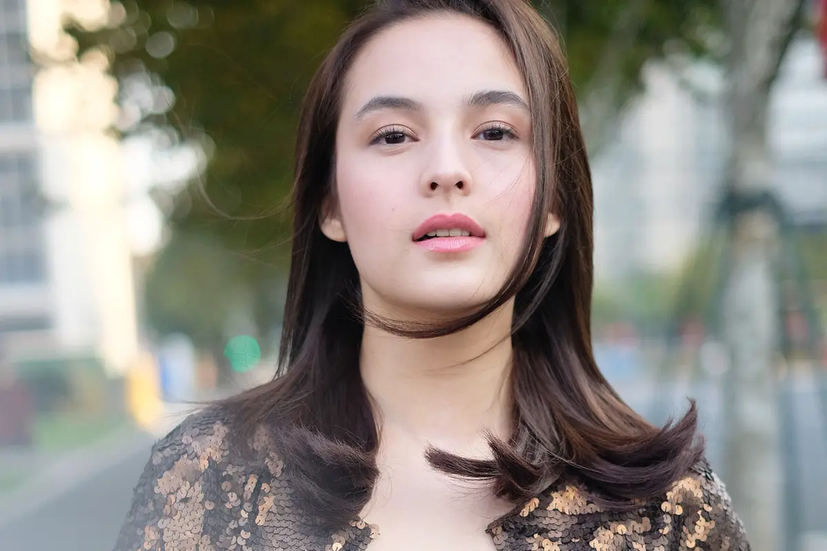 [Bintang] 5 Gaya Chelsea Islan Kalahkan Princess di Negeri Dongeng
