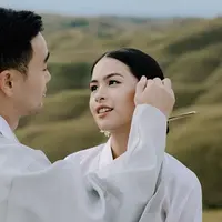 Perjalanan cinta Maudy Ayunda dan suami yang bikin warganet baper. (Sumber: Medium)