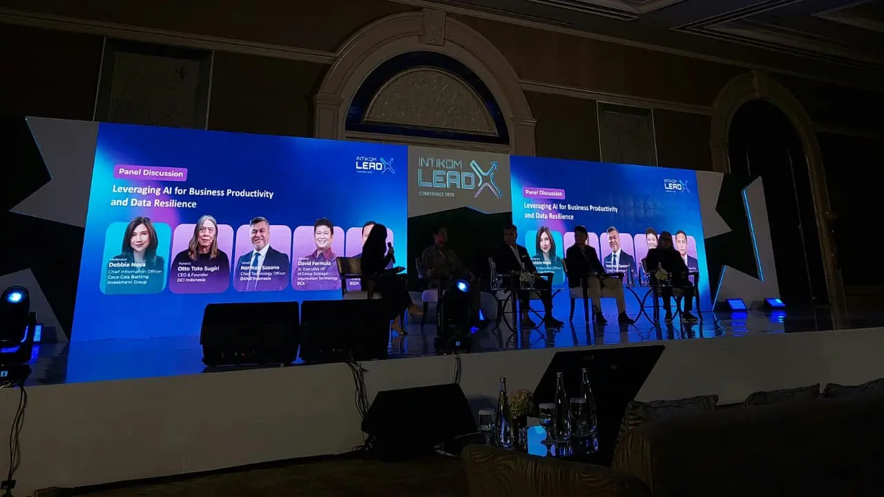 Sesi diskusi bersama para panelis dalam acara Intikom LeadX Conference 2025, di Hotel Shangri-La, Jakarta, Selasa (19/08/2025).
