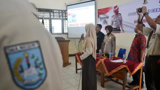 Pelajar-pelajar SMA di Kebumen mendeklarasikan perang terhadap hoaks dan radikalisme. (Foto: Liputan6.com/Muhamad Ridlo)
