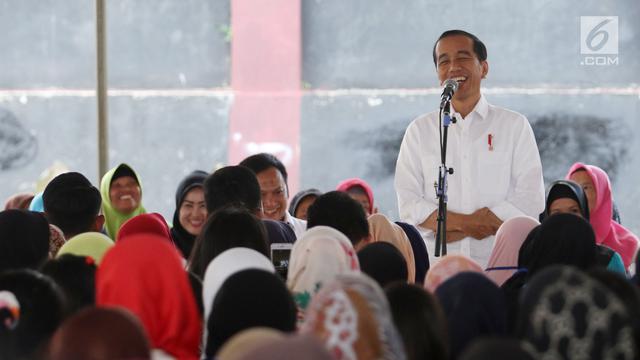 Jokowi Temui Ibu-Ibu Penerima Program Mekaar di Garut