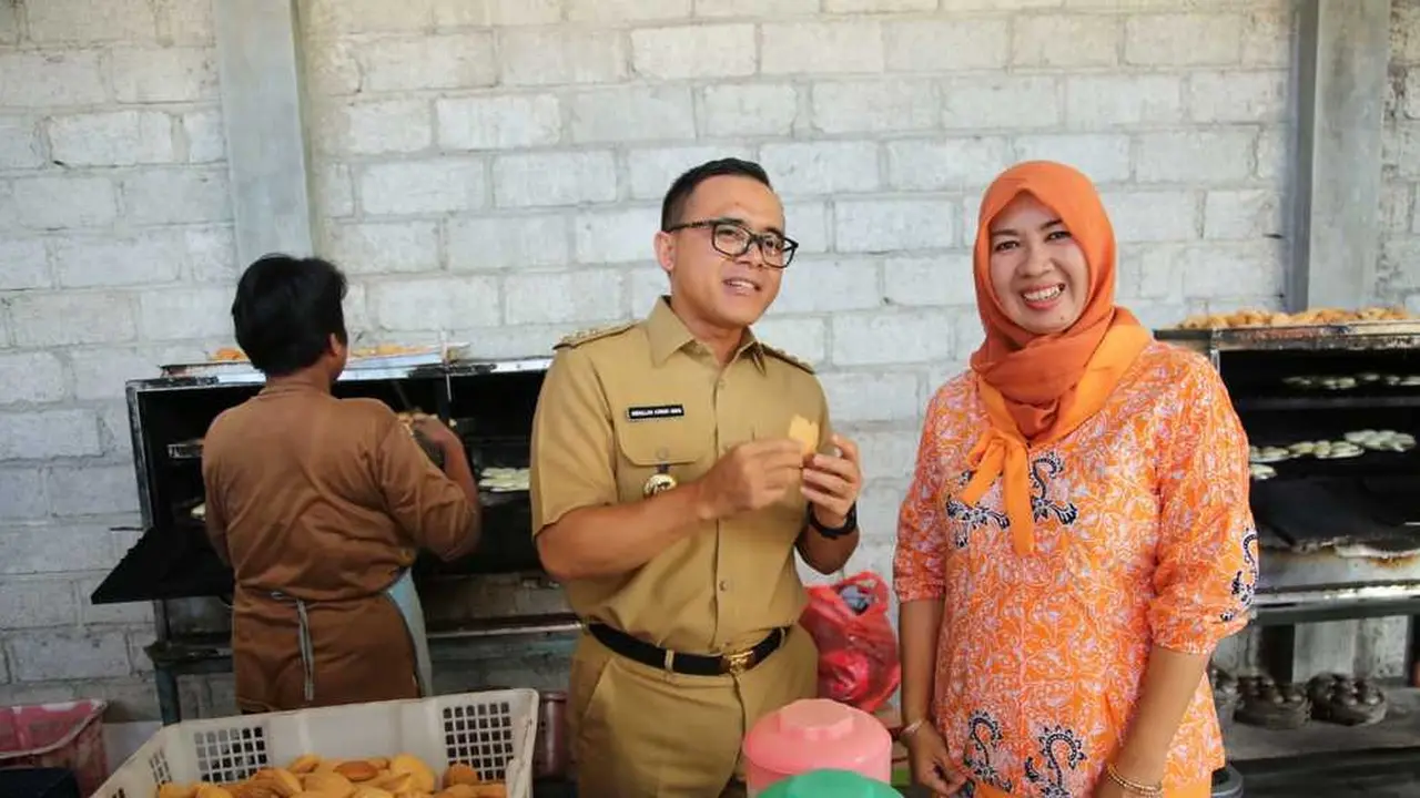 Sambut Lebaran, Bupati Azwar Anas Ajak Masyarakat Belanja Kue dari Pelaku UMKM