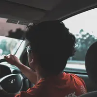 Ilustrasi mengendarai mobil. (Photo by Hareez Hussaini on Unsplash)