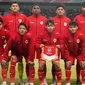 Pemain Timnas Indonesia U-19 foto bersama sebelum melawan Kamboja U-19 pada laga kedua Grup A Piala AFF U-19 2024 di Stadion Gelora Bung Tomo, Surabaya, Sabtu (20/7/2024). (Dok PSSI)