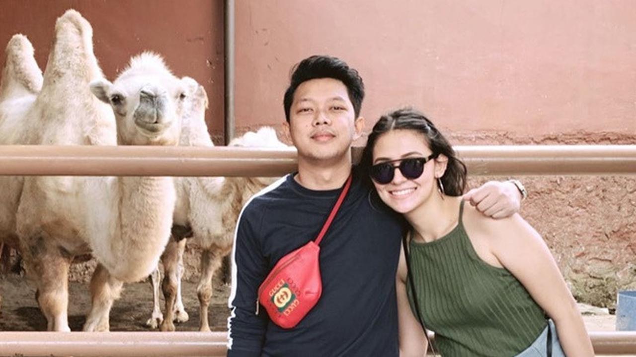 6 Potret Kebersamaan Bayu Skak dan Pacarnya Aliyah Faizah yang Bikin Iri