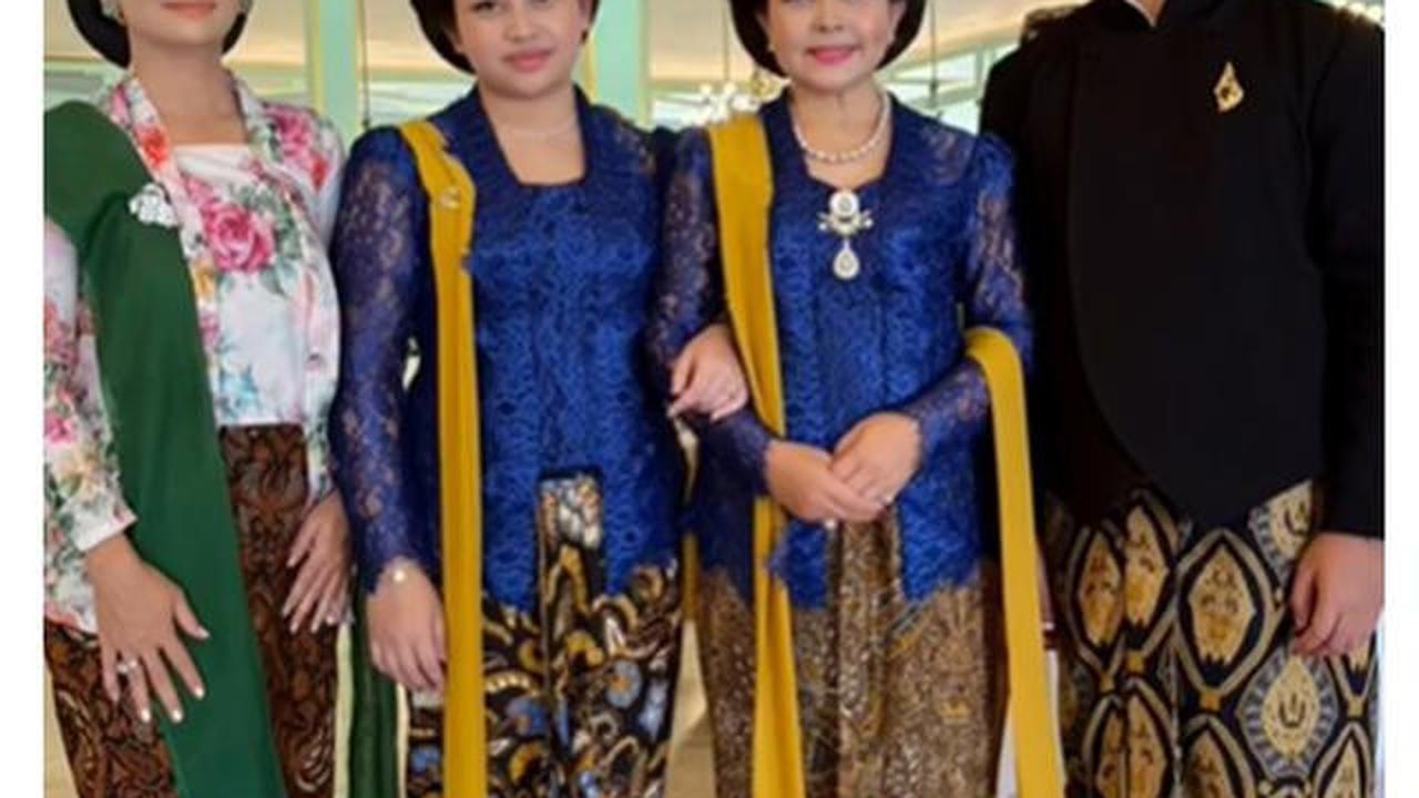 6 Potret Mayangsari dan Khirani Trihatmodjo Kompak Pakai Kebaya Biru di Acara Solo