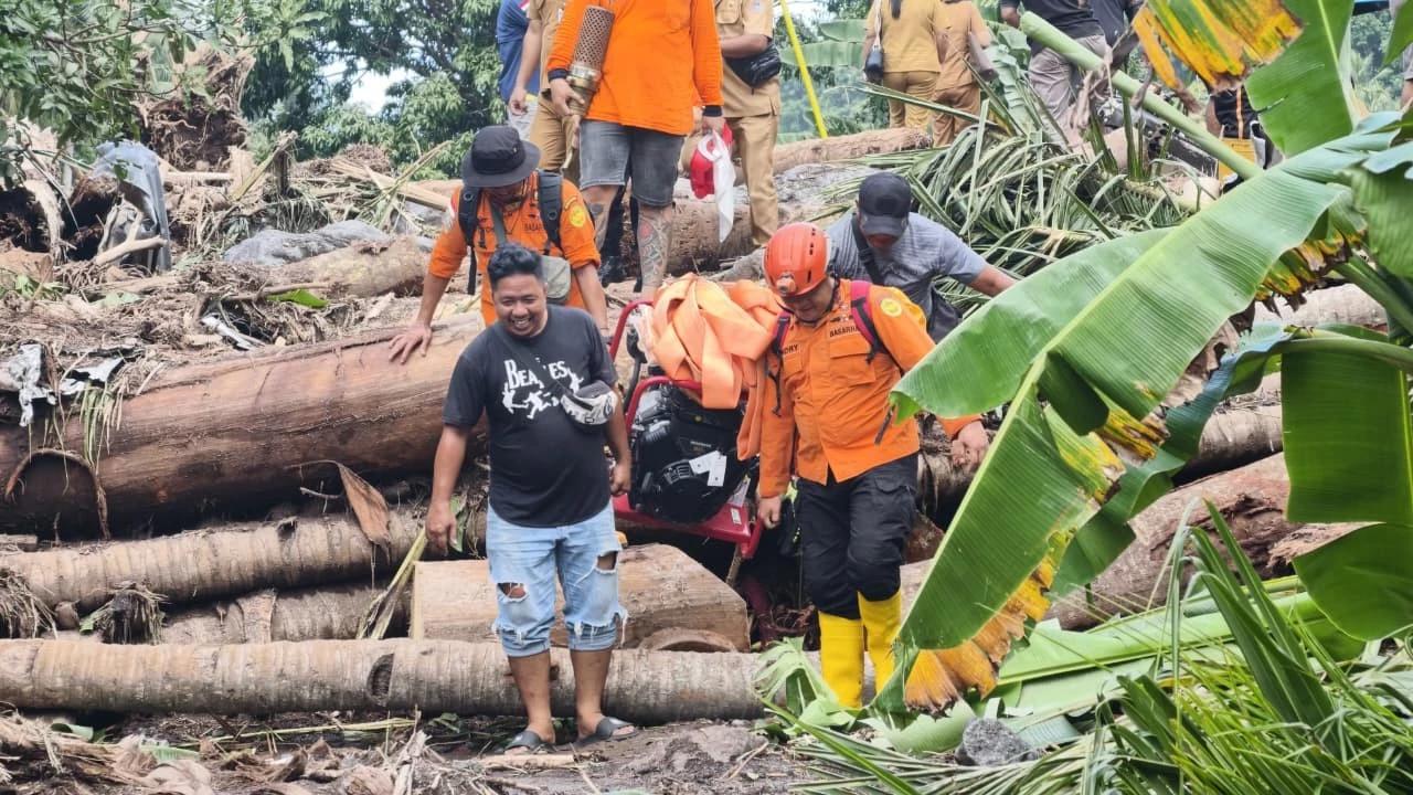 FOTO: Korban Banjir Bandang di Pulau Siau Bertambah Menjadi 15 Orang