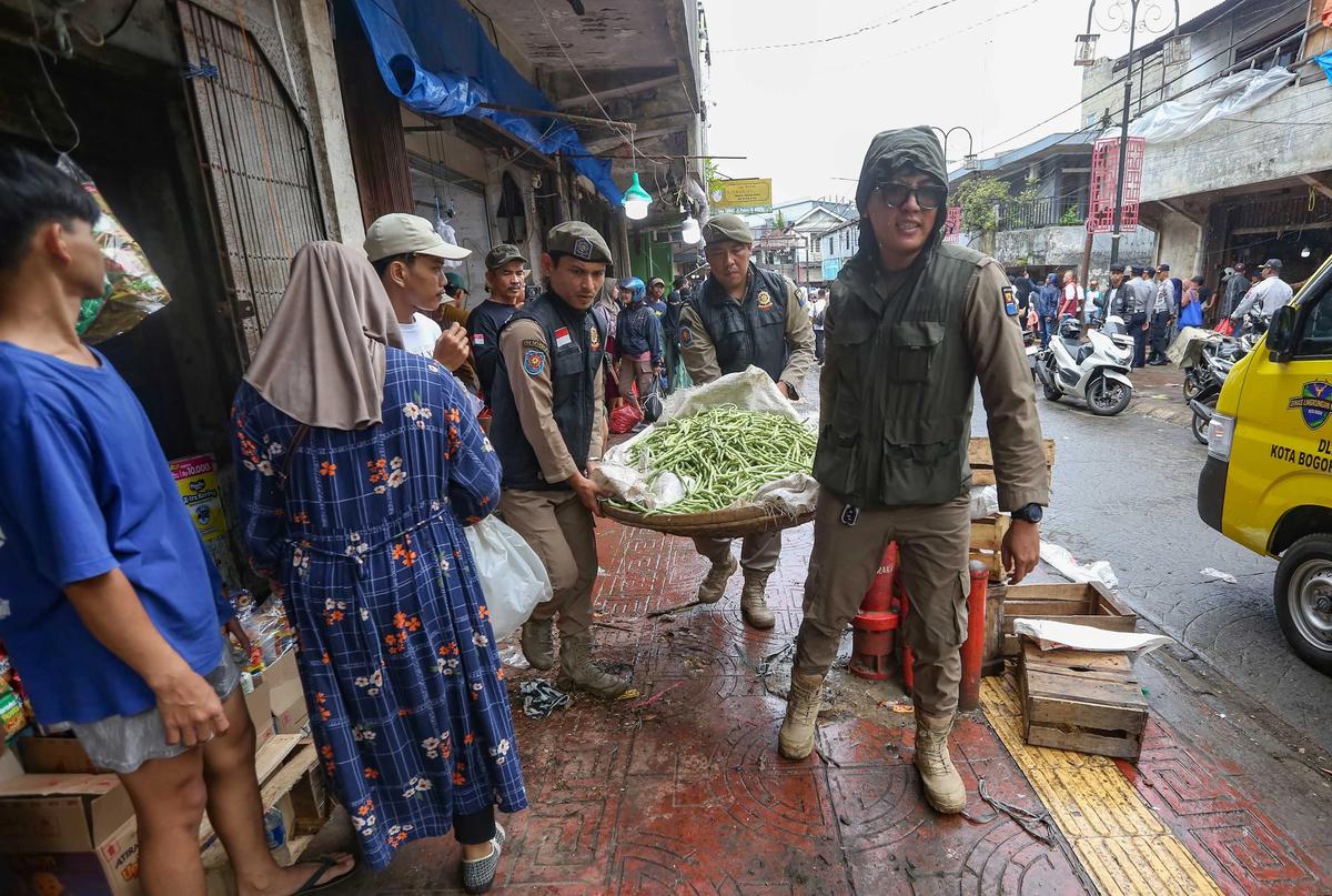 FOTO: Pasca Lebaran,  PKL Ditertibkan di Eks Pasar Bogor