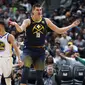 Aksi Nikola Jokic saat Nuggets kalahkan Warriors (AP)