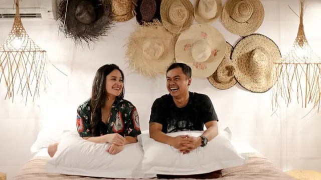 Umumkan Hamil Anak Ketiga, Ini 6 Potret Harmonis Wendi Cagur dan Istri